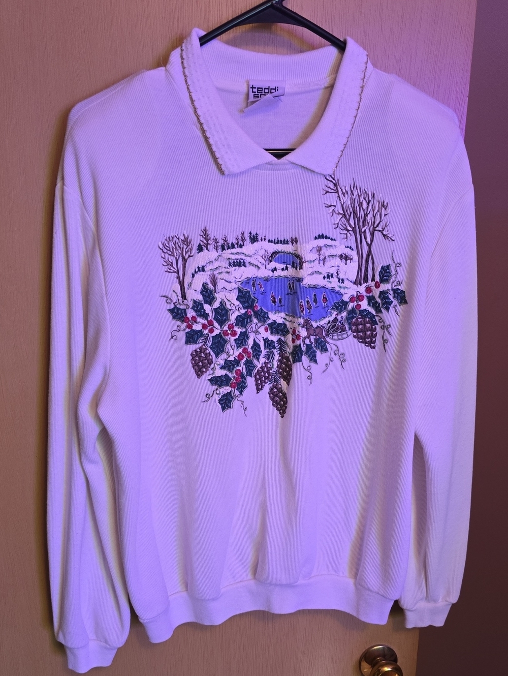 Vintage Teddi Cream Crewneck Sweater with Embroidered Winter Scene